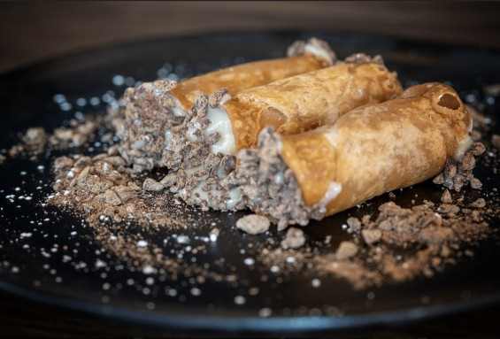 CHOCOLATE CHIP CANNOLI