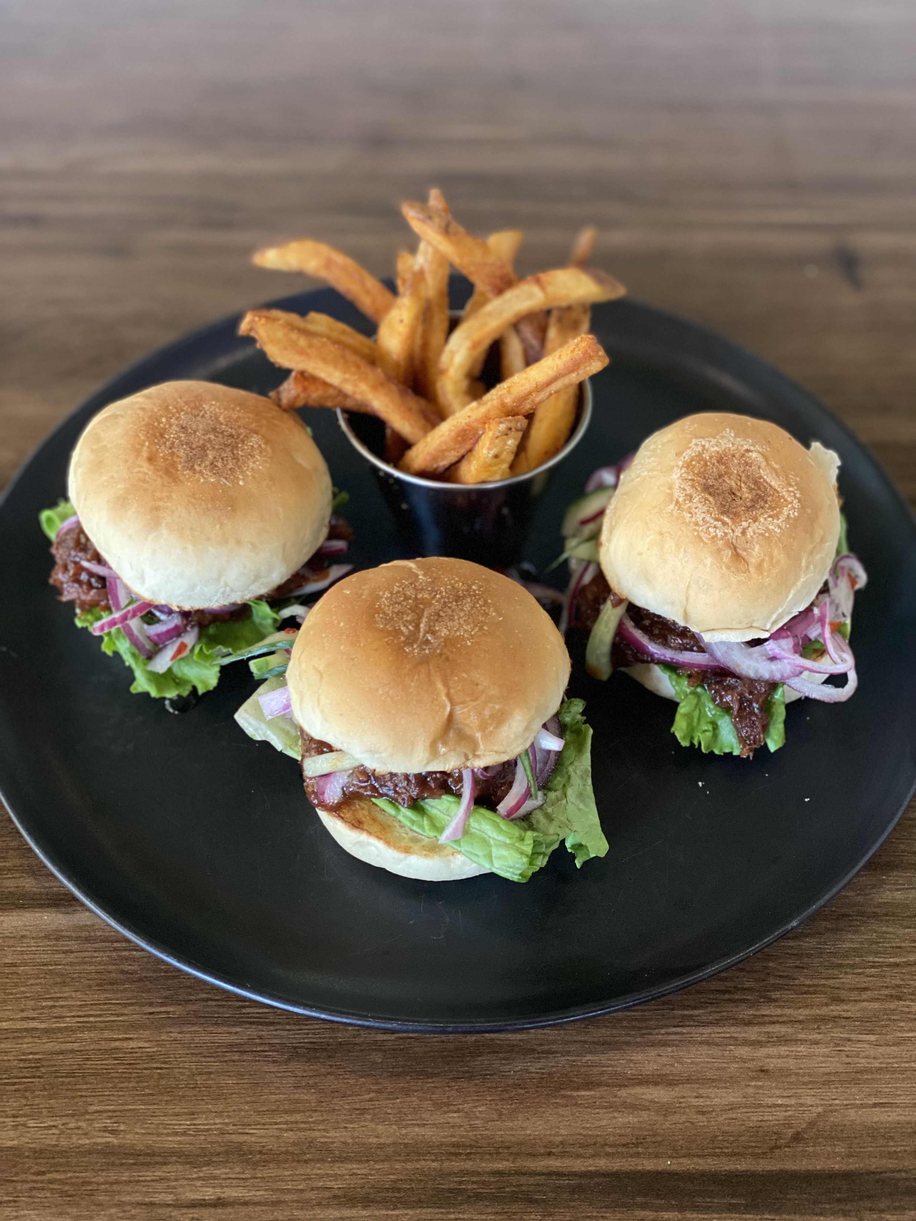 BBQ JACKFRUIT SLIDERS (3)