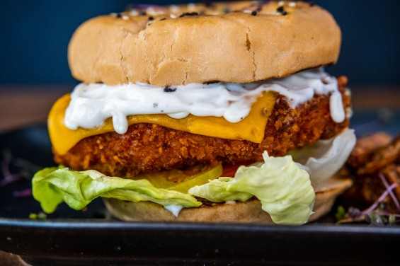 BUFFALO CHIK’N SANDY